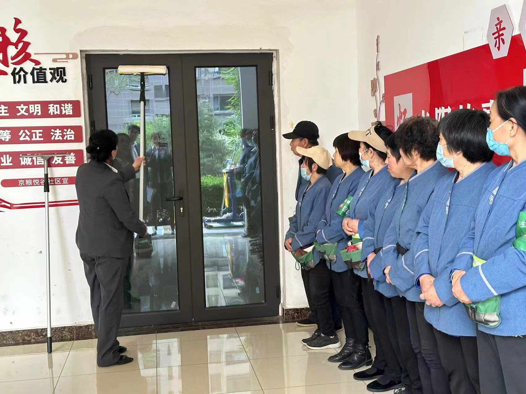 員工列隊(duì)、禮儀培訓(xùn)展示5