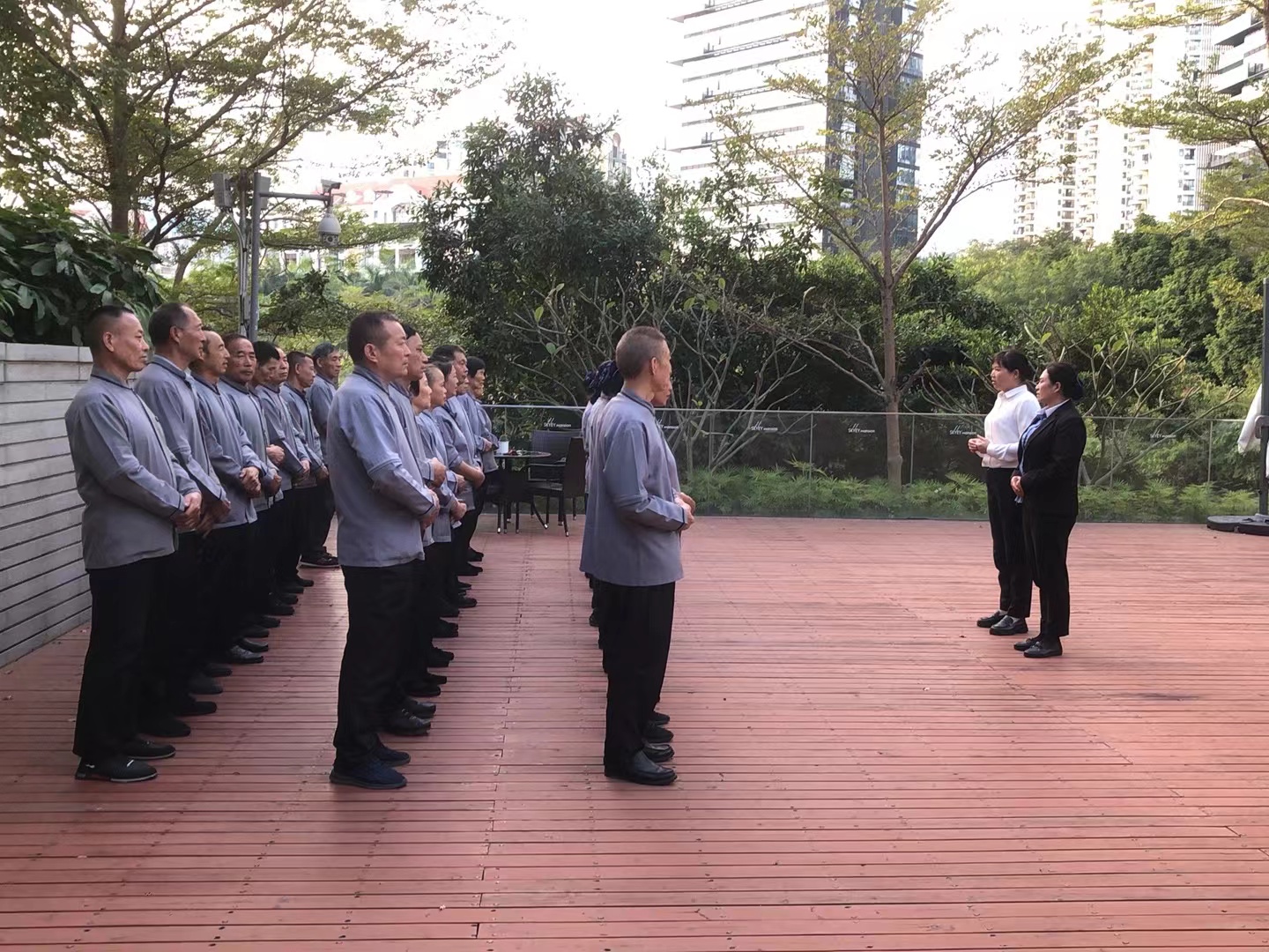 員工列隊(duì)、禮儀培訓(xùn)展示2